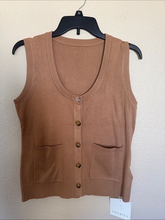 Yousify Sweaters - Women's V-Neck Button-Front Sweater Vest in Camel Brown